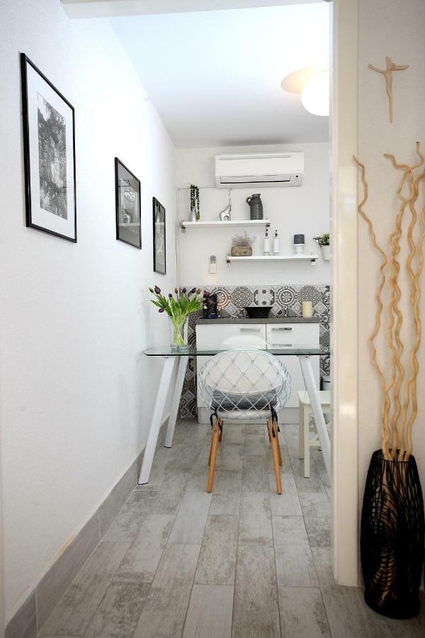 Charming Seaside Apartment Primošten Exteriör bild